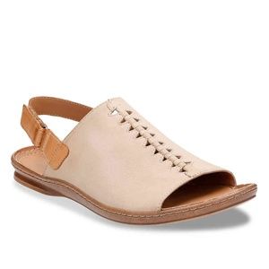 Clarks Artisan Sarla Forte Flat Sandal in Beige